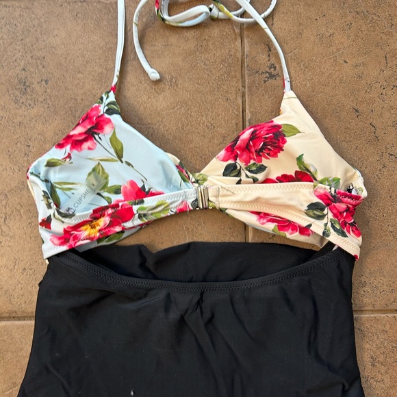 Cupshe one piece tummy control - Picture 3 of 4